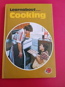 Ladybird/ Ist edition/ 1977/ Learnabout Cooking