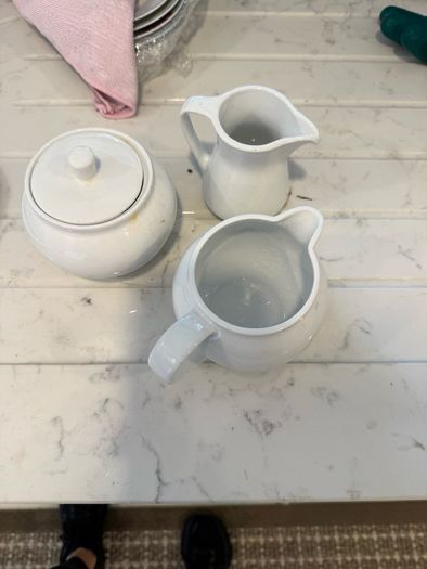 Crockery: plates, bowls etc.