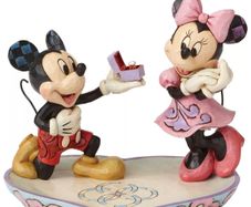 Enesco Disney Traditions Collection by Jim Shore Mickey and Minnie Mouse A Magical Moment