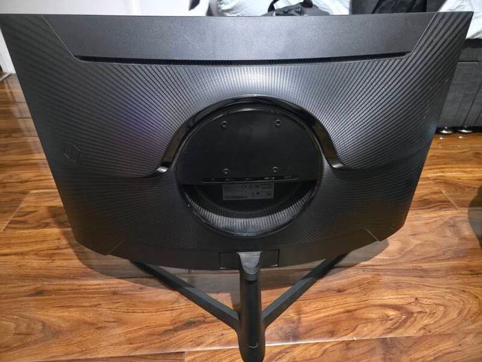 Samsung Odyssey G7 32INCH Curved Gaming Monitor Broken)