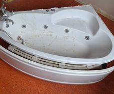 Free Jacuzz Bath Tub 1.5m x 0.9m x .53m high.