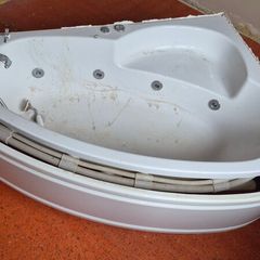 Free Jacuzz Bath Tub 1.5m x 0.9m x .53m high.