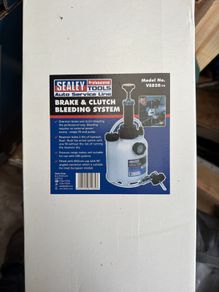 Sealey Brake & clutch bleeding system vs820.v4