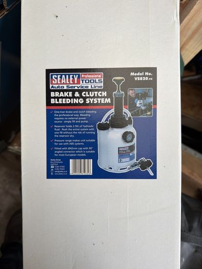 Sealey Brake & clutch bleeding system vs820.v4