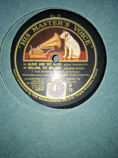 His Master's Voice record album for Gilbert & Sullivan's The Mikado. around 1926 or 1927 The set features 12" 78 RPM shellac records
