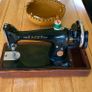 Singer Sewing Machine Image 2
