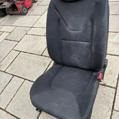 2016 renault clio drivers seat