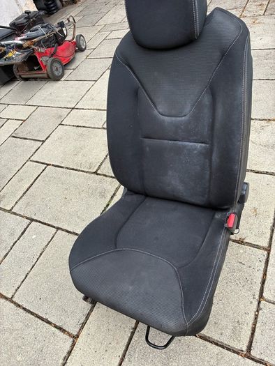 2016 renault clio drivers seat