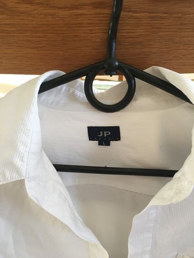 man's casual shirt, size L