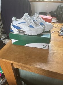 Puma runners (white & blue)