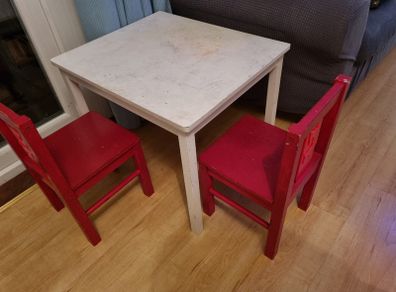 Kids table and chairs