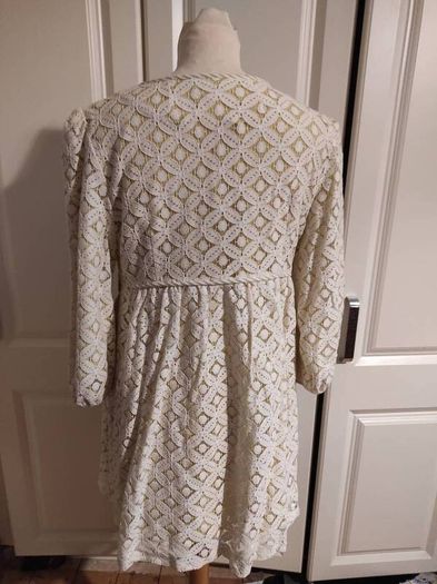 Cream lace jacket with butons