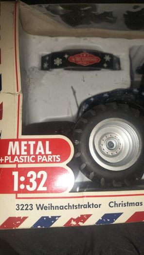 Siku New Holland Christmas Tractor