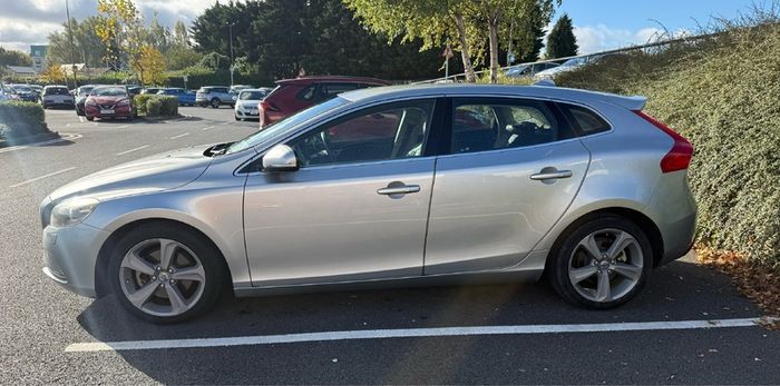 Volvo V40 2013 Automatic 1.6 TURBO PETROL Low kilometer 108,000km
