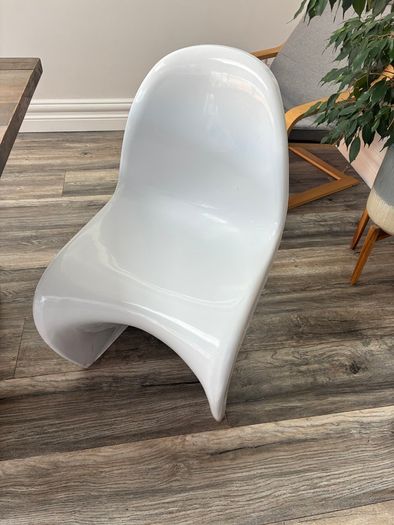 Extending Table and 6 Chairs