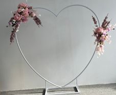 Metal heart arch