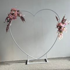 Metal heart arch