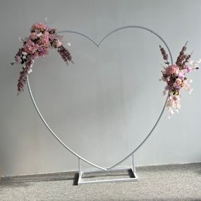 Metal heart arch