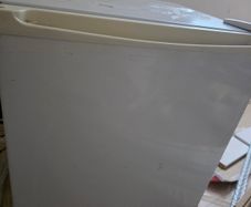 Mini fridge freezer