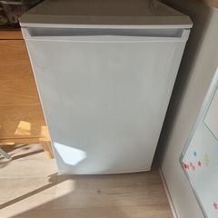 ESSENTIALS Countertop freezer in excellent condition