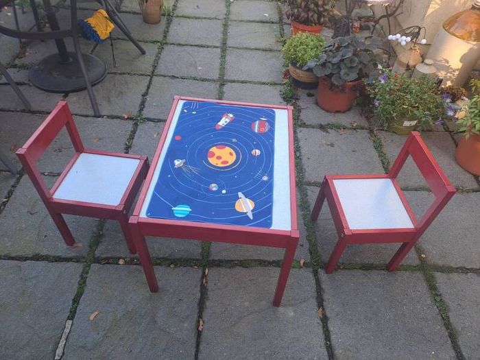 Kids Table and chairs.