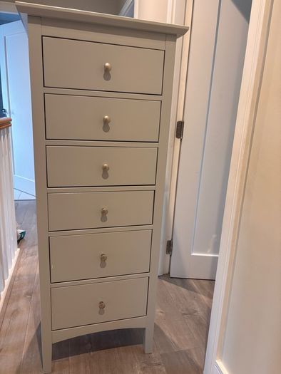tallboy 137cmx44cmx54cm light grey
