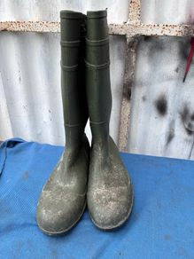 Size 10 steel toe wellingtons