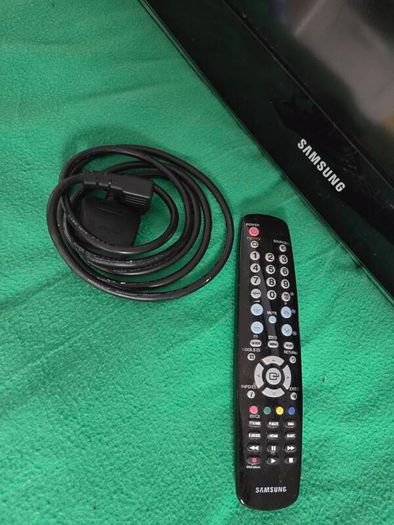 Samsung 32" LCD TV with Original Remote (Model LE32A456C2D)