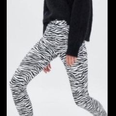 jeans Zara high waisted animal print jeans size. 40