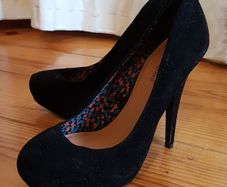 BNWT Black Suede High Heels Size 5
