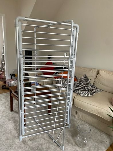 Heated clothes airer