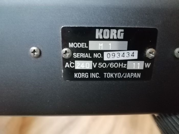 Korg M1 (extremely clean)