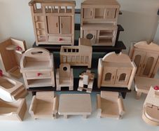 Collection Of Wooden Dolls House Furniture Good Used Order-large Scale