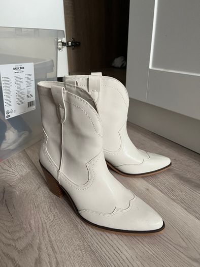 Boots Stradivarius brand new