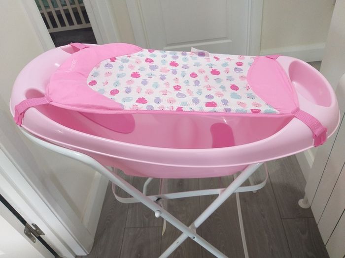 Mamia bath stand