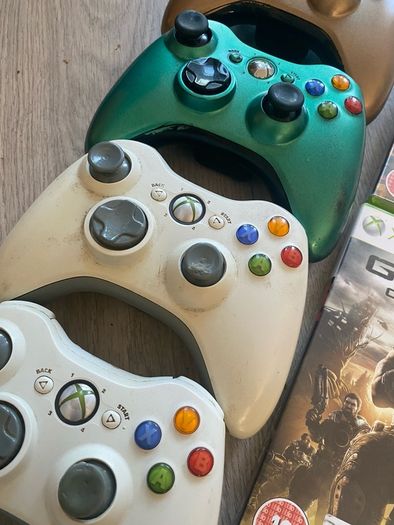 Xbox 360 with Games, Kinect and 5 Controllers