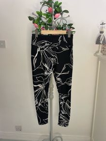sports bottoms Dkny rise 7/8 length black etched whit floral print