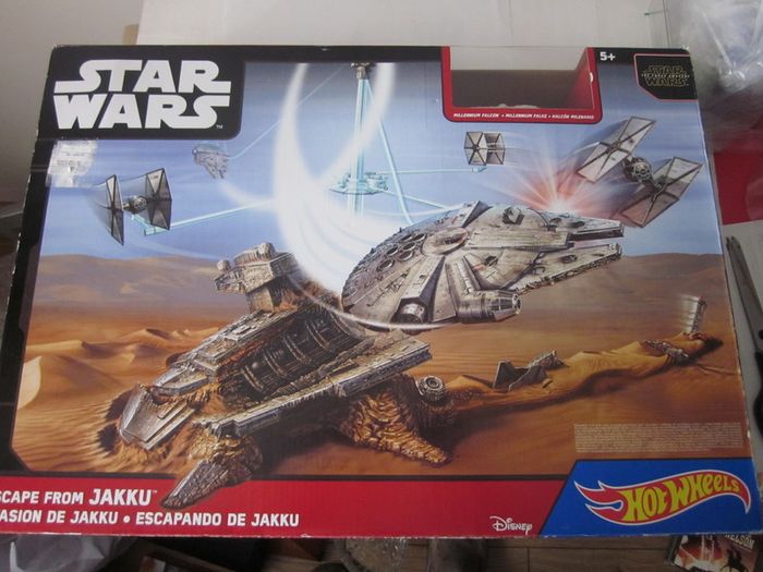 Hot Wheels STAR WARS Escape from Jakku Play Set New