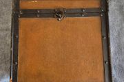 Vintage wine box, capacity 6 bottles.