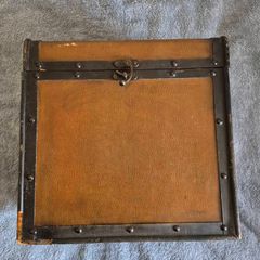 Vintage wine box, capacity 6 bottles.