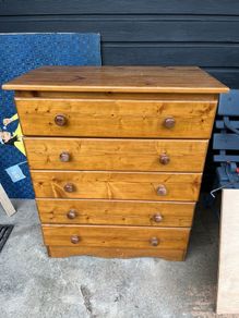 chest of drawers