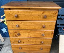 chest of drawers