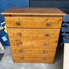 chest of drawers
