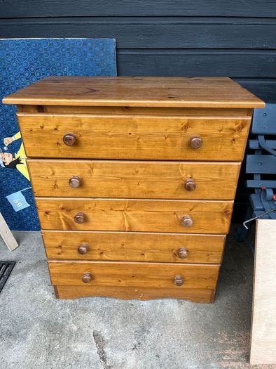 chest of drawers