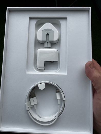 iPad 6 - Pink 32 GB (1 of 2)