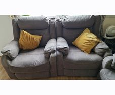 2 Seat Recliners with Center Console and 2 Single Seat Recliners