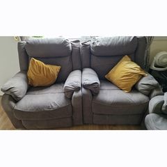 2 Seat Recliners with Center Console and 2 Single Seat Recliners