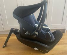 Maxi Cosi Pebble Plus and 2 Way Fix Isofix base