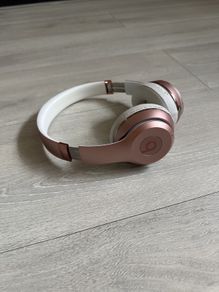beats wireless headphone