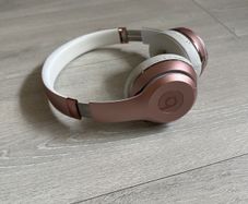 beats wireless headphone